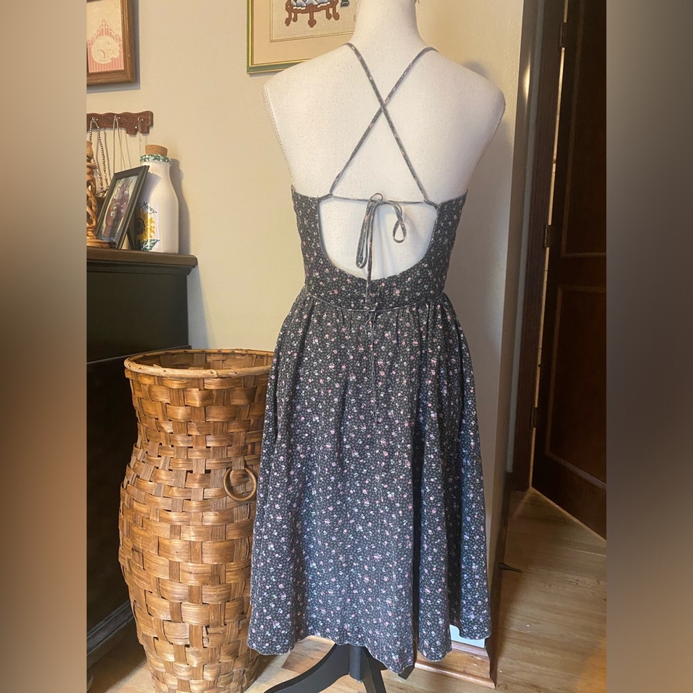 Super cute vintage black floral 1970’s sundress with cross tie open back